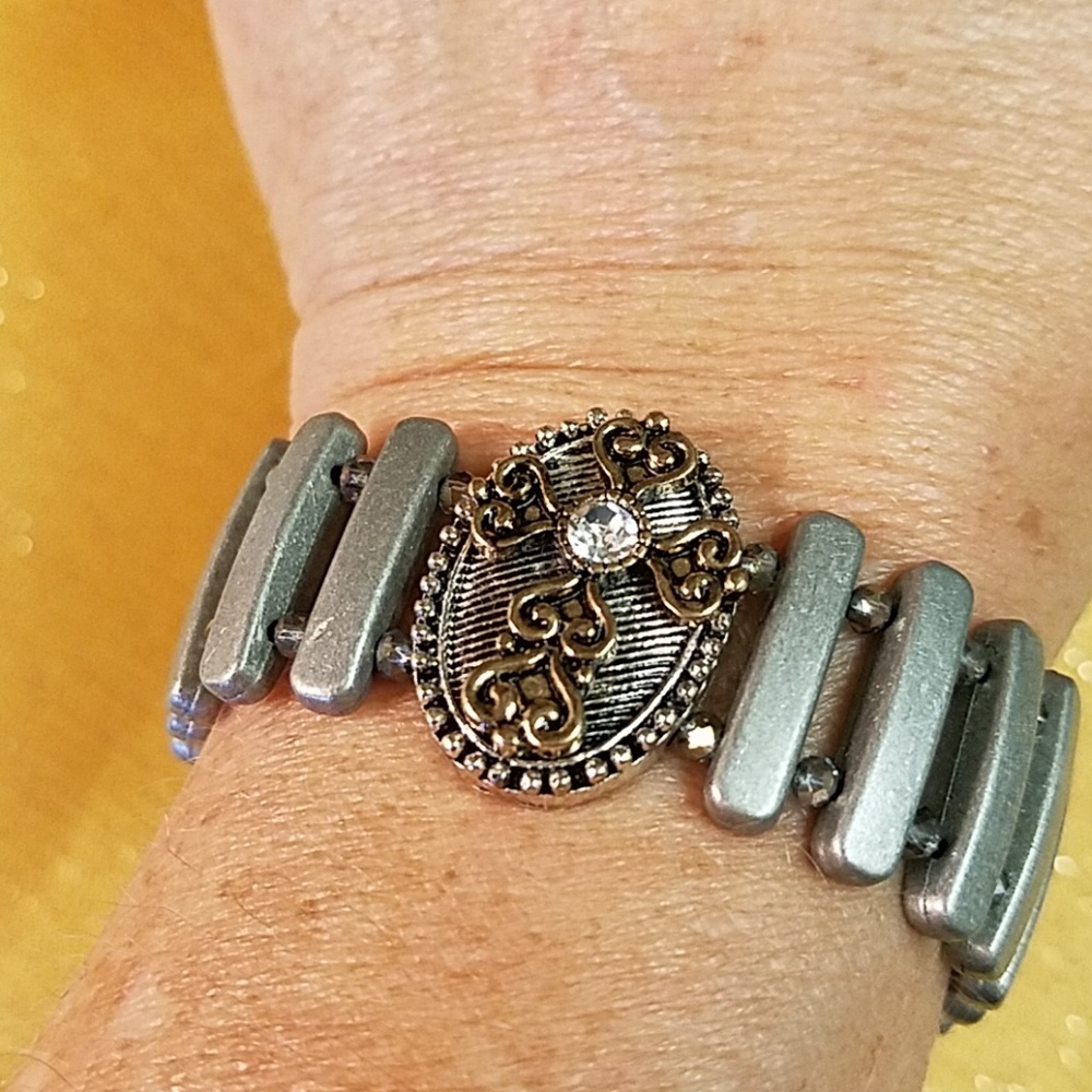Stretch Cross Bracelet
